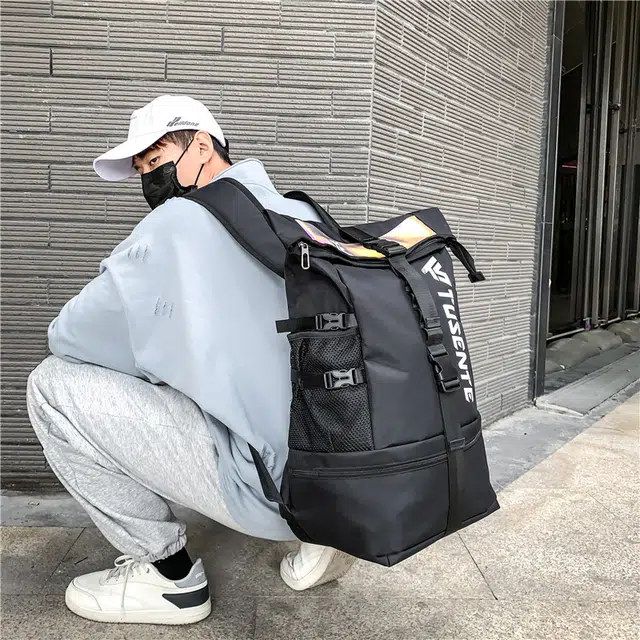 茵初 旅行大容量电脑书包运动篮球足球头盔全盔骑行背包 牛津布 双肩包 男女同款情侣款 多色