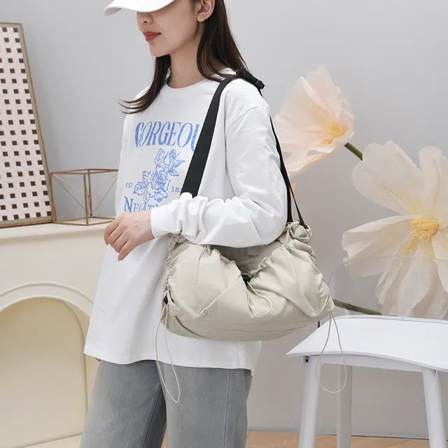 醇龙 时尚百搭外出通勤休闲高颜值斜挎包 尼龙 单肩包 女款 多色