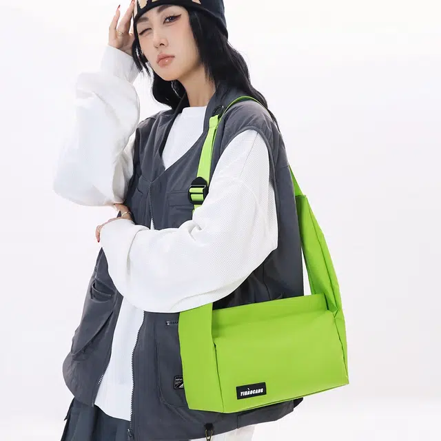 醇龙  男女通用多色覆膜牛津布百搭日系斜挎包小众单肩包外出小背包