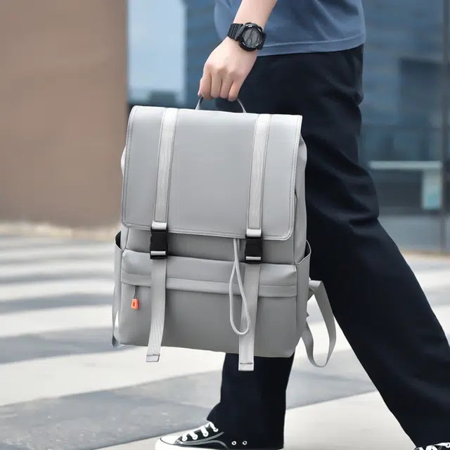 茵初 翻盖休闲外出旅游大容量 尼龙 双肩包 男女同款情侣款 黑色/灰色