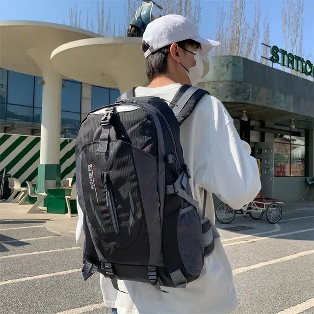 茵初 便携超轻骑行旅行多功能登山防水休闲徒步登山学生户外包  防撕裂面料多色  男女同款情侣款