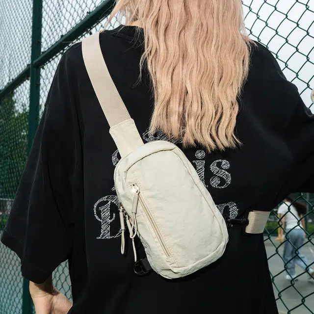 茵初 时尚轻便简约纯色 尼龙 胸包 男女同款情侣款 多色