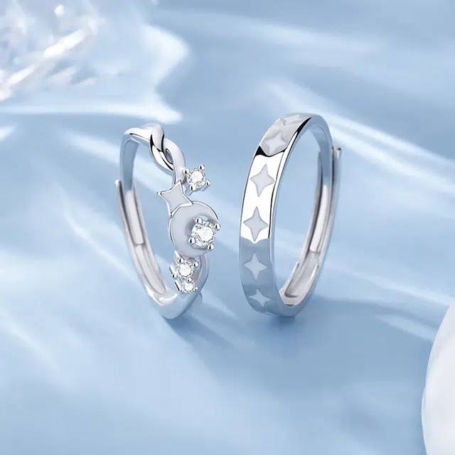 925