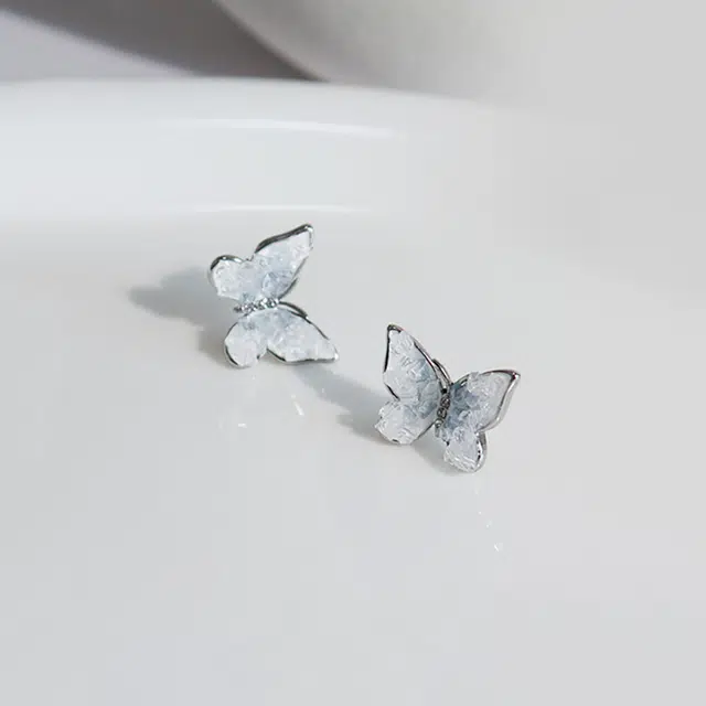 925