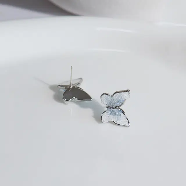 925