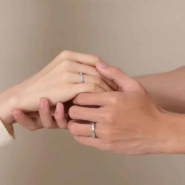 925