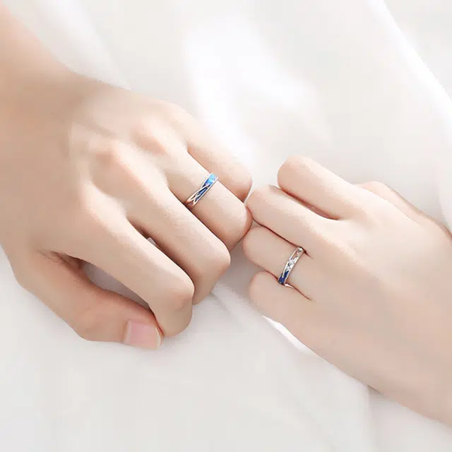 925
