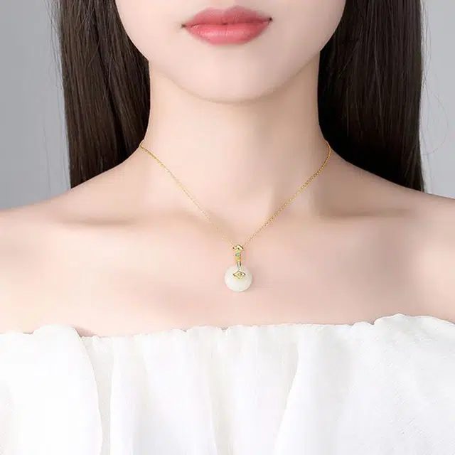 925