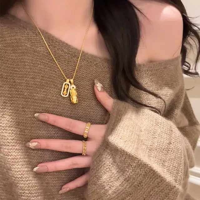 925
