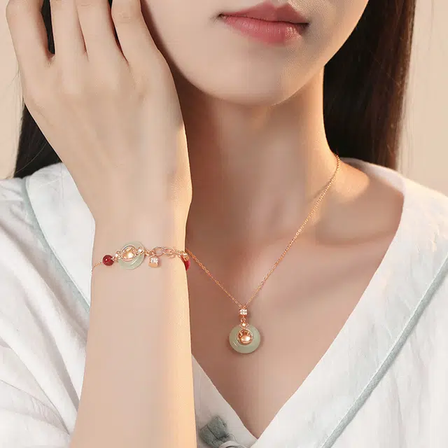 925