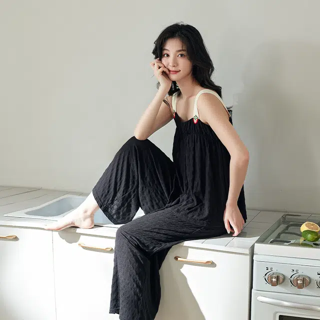 歌倩雅 纯色简约甜美可爱家居吊带长裤睡衣套装 女款 黑色