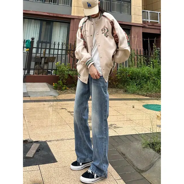 DEMAVIE vibe