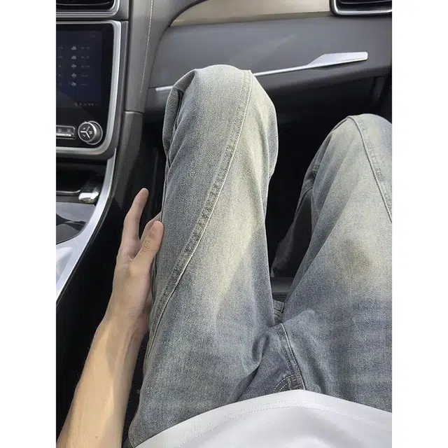 DEMAVIE vibe