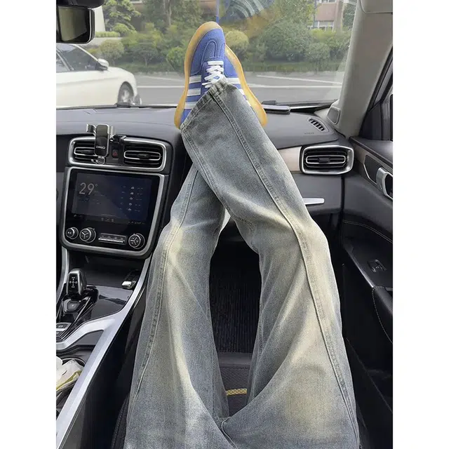 DEMAVIE vibe