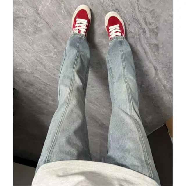 DEMAVIE vibe