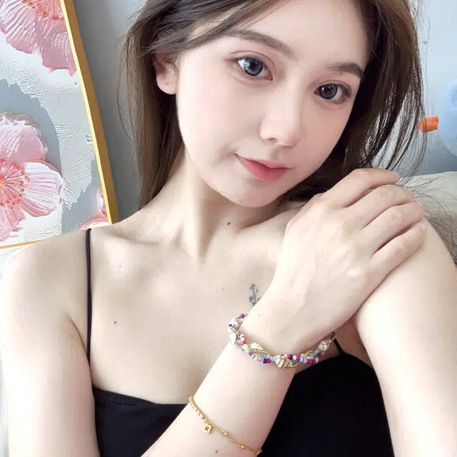 LILYLOTTY ins