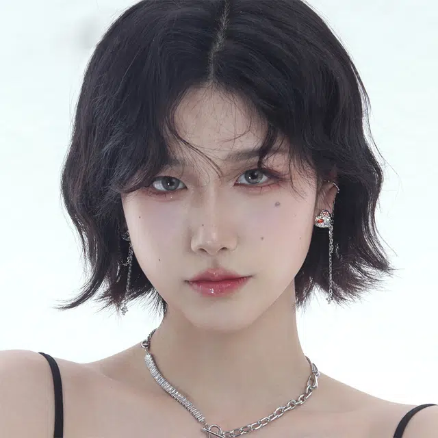 LILYLOTTY ins