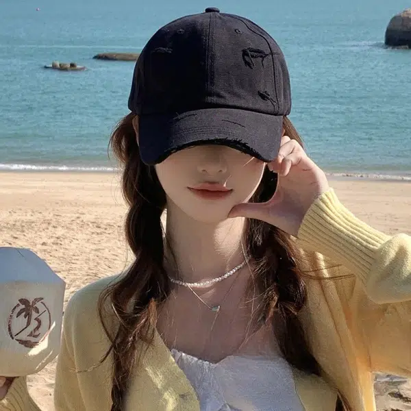 钓鱼熊 破边破洞  做旧太阳帽休闲遮阳防晒 嘻哈潮牌 棉 鸭舌帽 女款