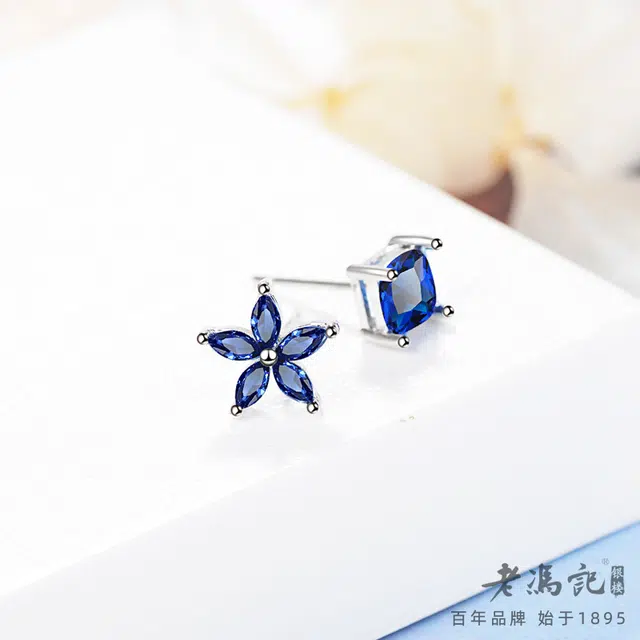 老冯记银楼 韩国气质个性不对称蓝色花朵 铜镀金 耳钉 女款