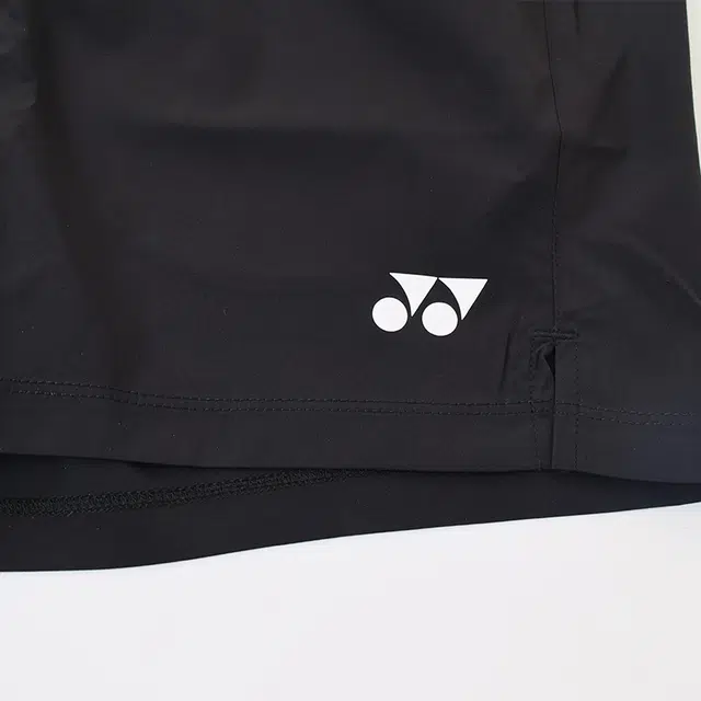 YONEX