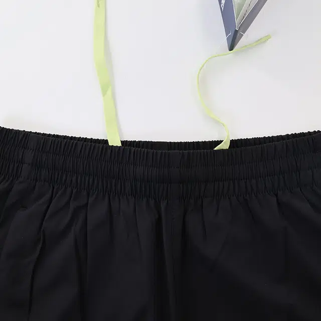 YONEX