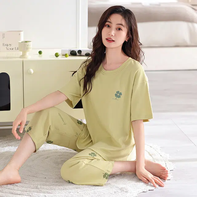 芬腾可安 外出可穿的家居服一体式休闲宽松舒适浅色系透气显瘦微弹时尚带胸垫韩版短袖七分裤两件装春夏季睡衣套装 女款