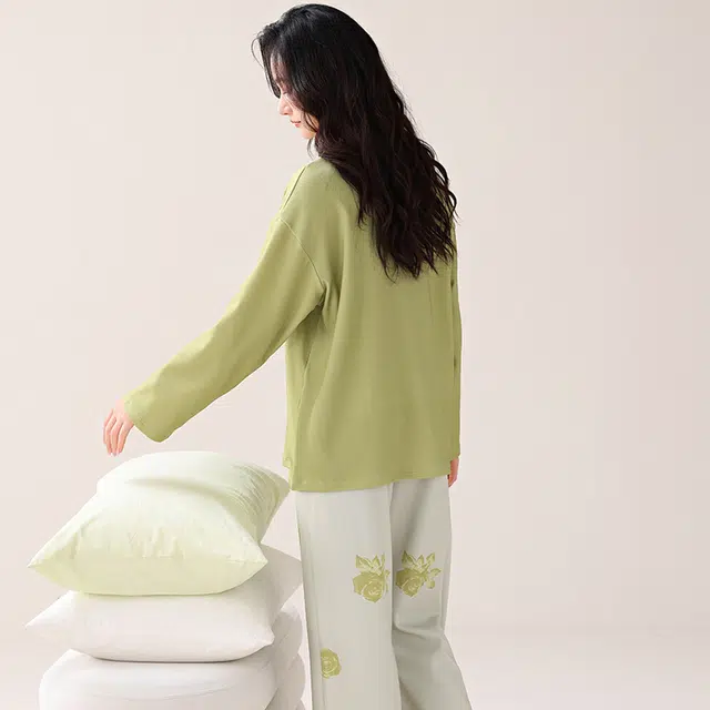 芬腾可安 家居服韩版经典简约带固定胸垫一体式轻熟风浅色系柔软轻盈精致亲肤遮肉外出可穿睡衣套装 女款