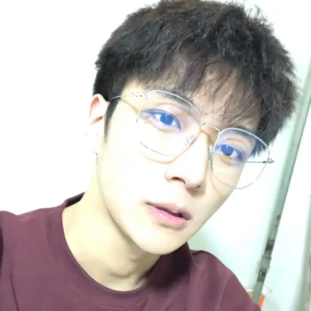 【联系客服可配度数】 佐川 超轻大框防蓝光眼镜平光显脸小 钛合金钛 不规则形 光学镜架 男女同款情侣款 可配度数 礼盒装