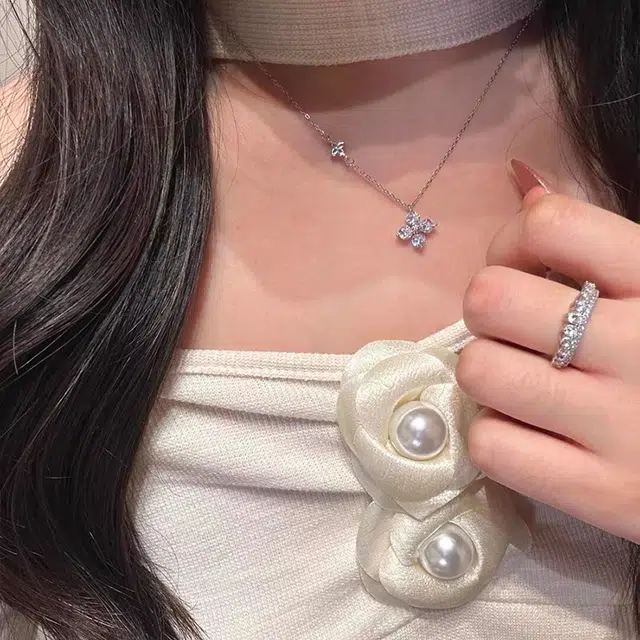 925