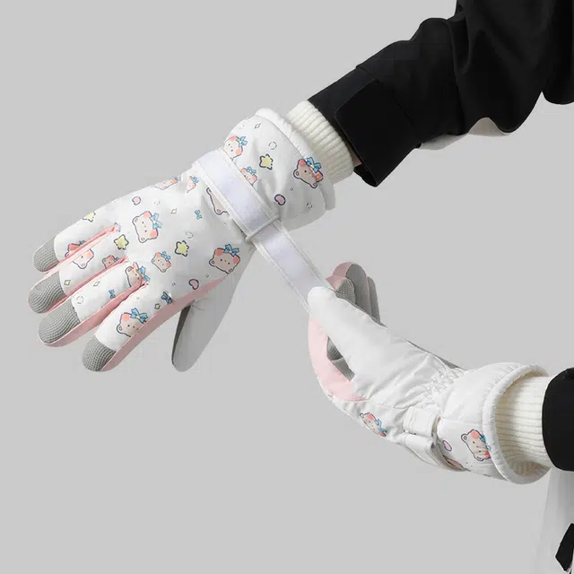 俞兆林 女士冬季骑车加绒加厚保暖可爱小熊秋冬登山滑雪防泼水骑电动车防风防寒 聚酯纤维 手套 女款