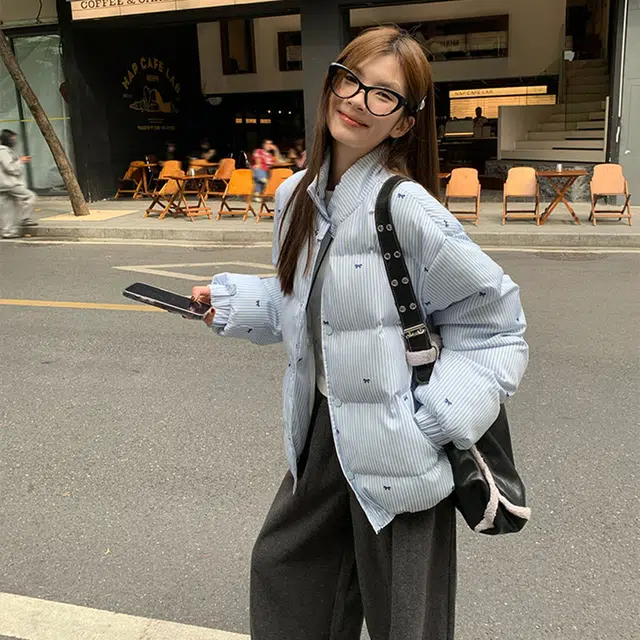 困住大象 美式复古满印蝴蝶结条纹休闲面包时尚百搭立领舒适简约宽松气质时髦高级感保暖长袖外套棉服 女款 含礼盒装