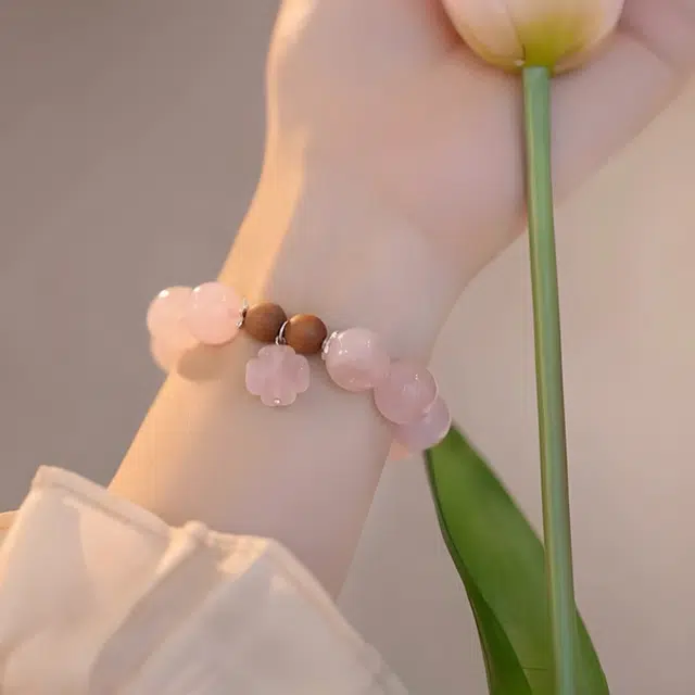 蔻斯琦 【桃花满地 爱情甜蜜】新中式桃木粉晶串珠 桃运旺旺招好人缘 温柔甜美文玩盘串增强运势 好运处理 粉水晶 手串 女款
