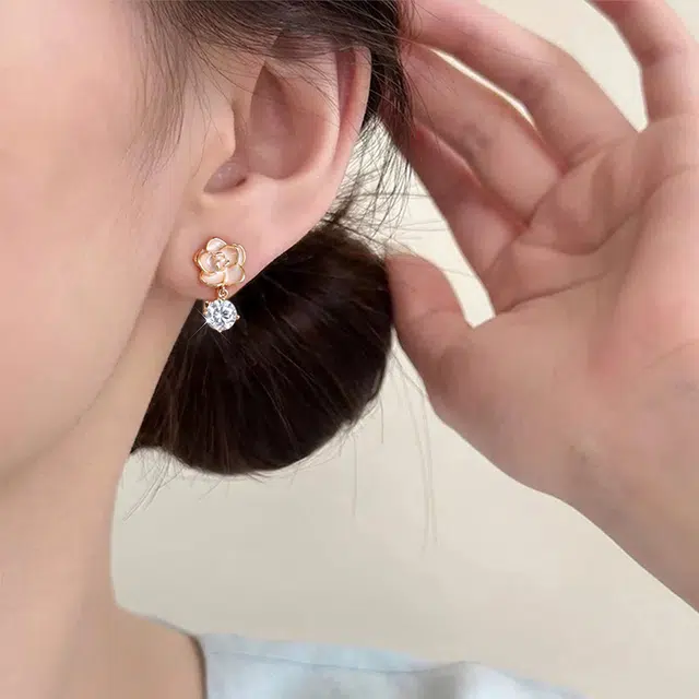 蔻斯琦 小香风山茶花 精致百搭优雅日常通勤 合金 耳夹 女款