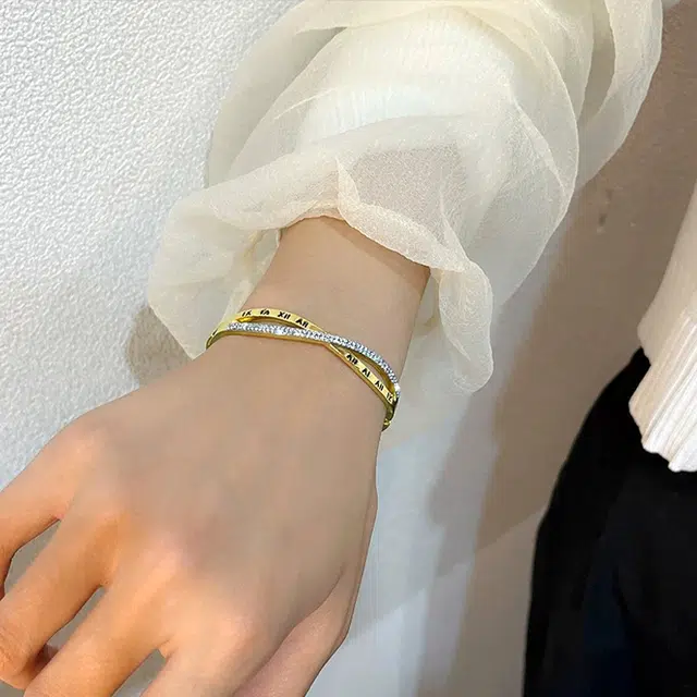 蔻斯琦 经典简约线条 轻奢高级感 钛钢 手镯 女款