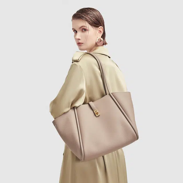 PIERRE CARDIN Tote