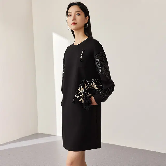 欧昵雪 圆领宽松落肩袖长袖连衣裙 女款 黑色