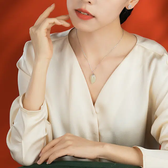 银意坊 金枝玉叶 新中式国潮风 小众设计 可调节 和田玉 吊坠 女款 青白玉 礼盒