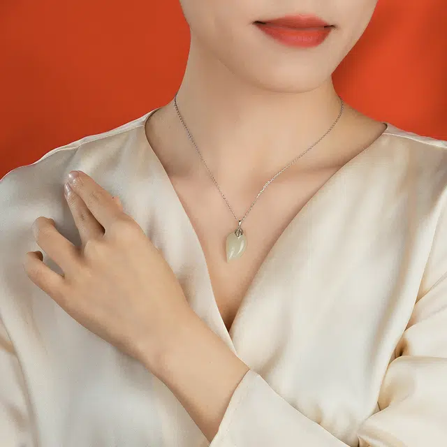 银意坊 金枝玉叶 新中式国潮风 小众设计 可调节 和田玉 吊坠 女款 青白玉 礼盒