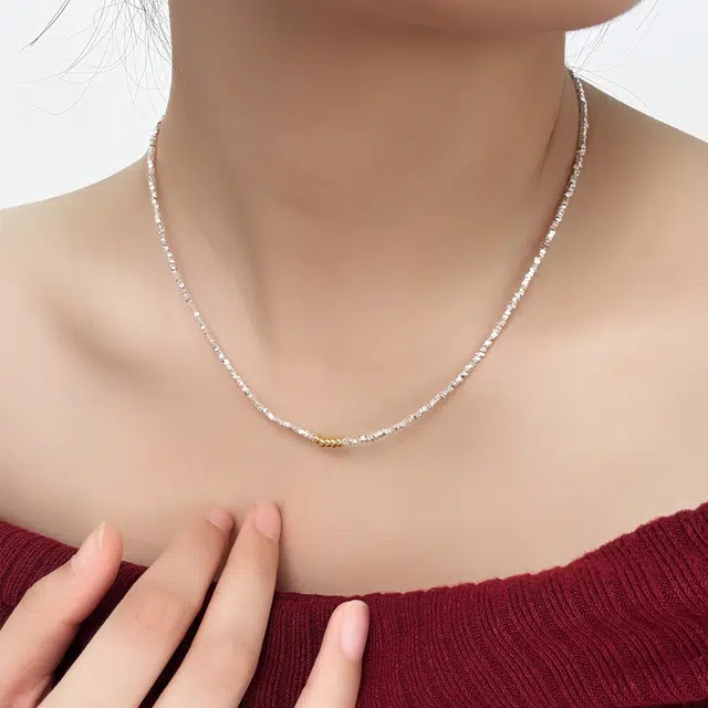 925