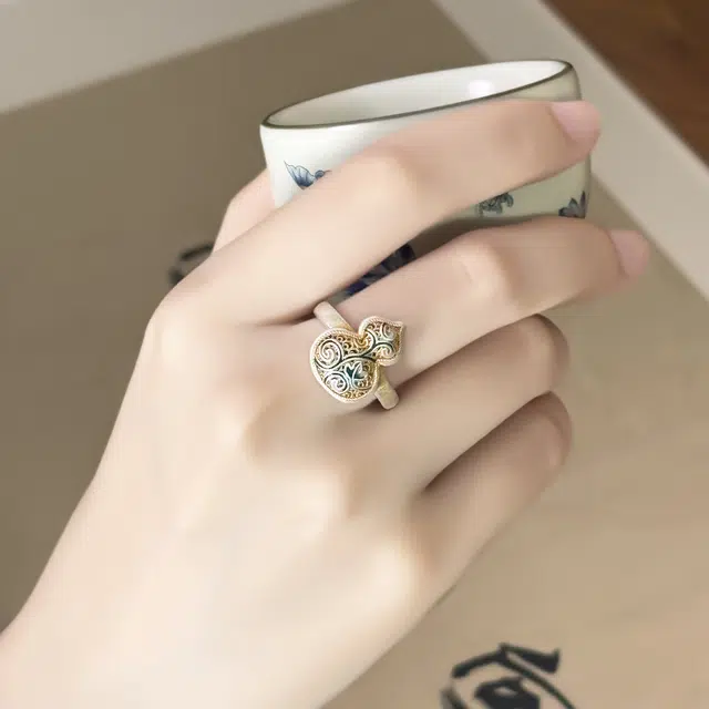 999
