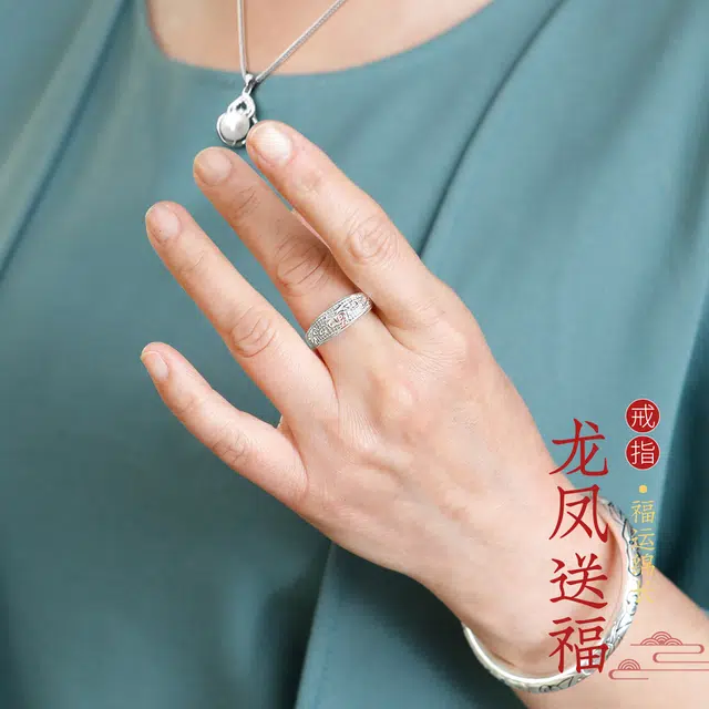 【999银】 银意坊 国色牡丹 大气 时尚 气质 宽面 纯银实心 可调节 中老年人 食指戒子 礼盒装 足银 戒指 女款
