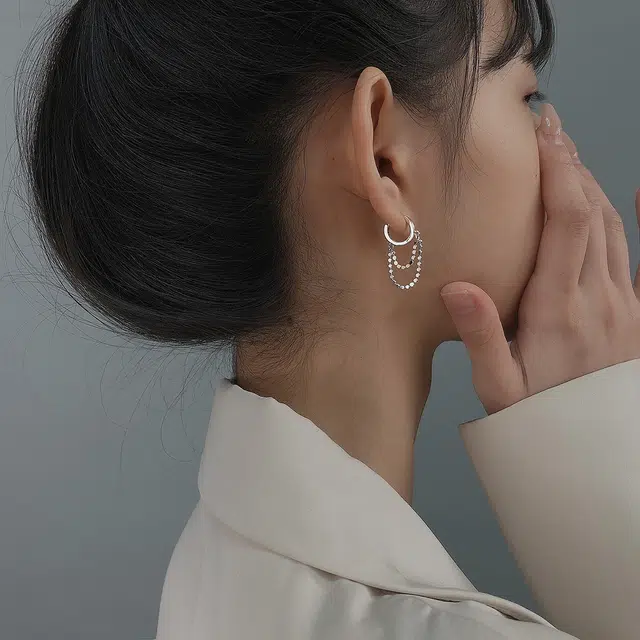 925