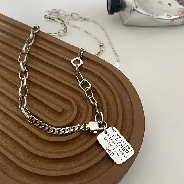 925