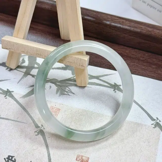 行金银中 青山黛翠玉贵妃镯 平安 新中式 国潮古风 清冷优雅 高级感气质温婉玉镯 玉髓 手镯 男女同款情侣款