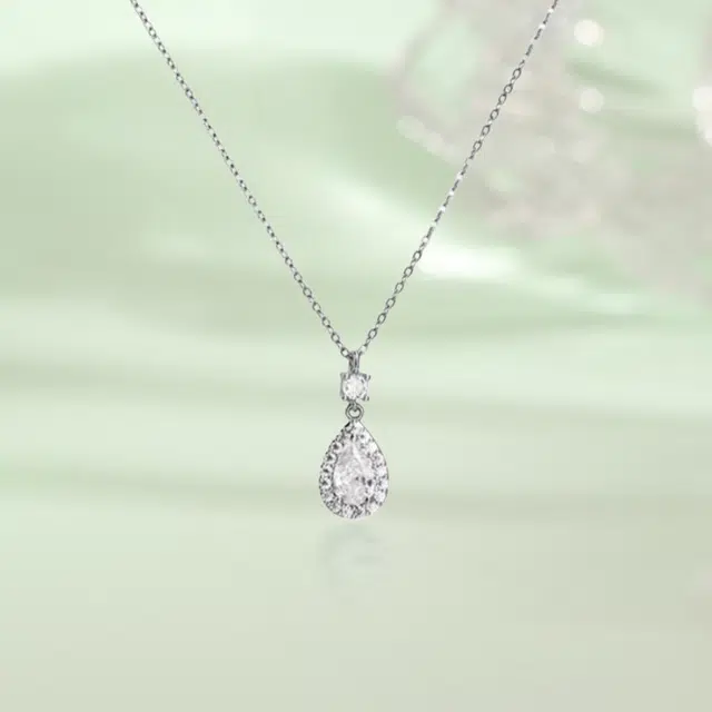 925