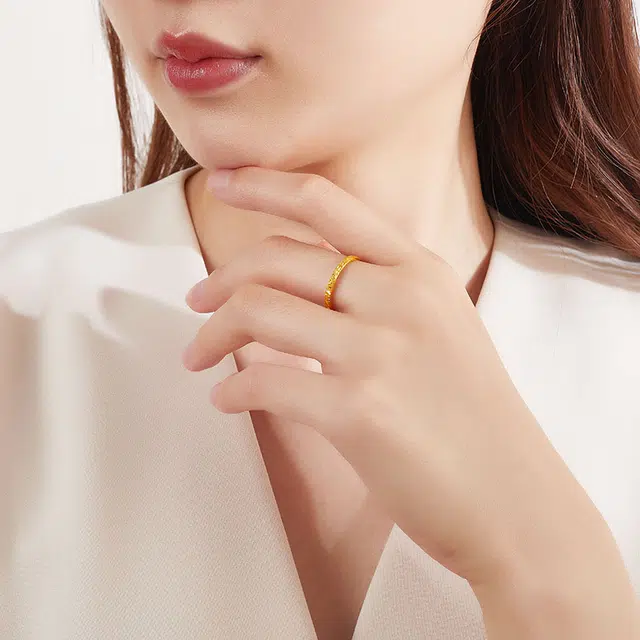 金至福 轻奢风高级感亮闪碎碎冰纪念日抛光 足金 一口价 黄金戒指 女款