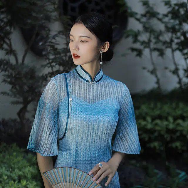 槿爷东方 渐变蓝水波纹蕾丝侧襟旗袍 渐变蓝