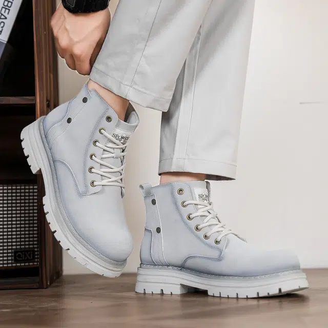 袋鼠头 超纤皮头层猪皮 潮流百搭 防滑软底  英伦风 中筒 马丁靴 男款