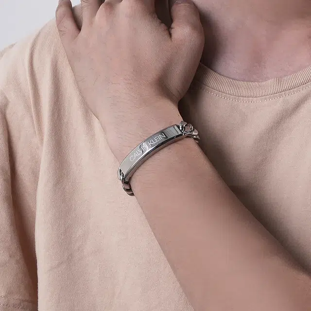 CALVIN KLEIN