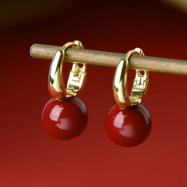 925